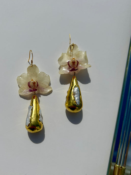 Small Butter Orchids with Gold Drip